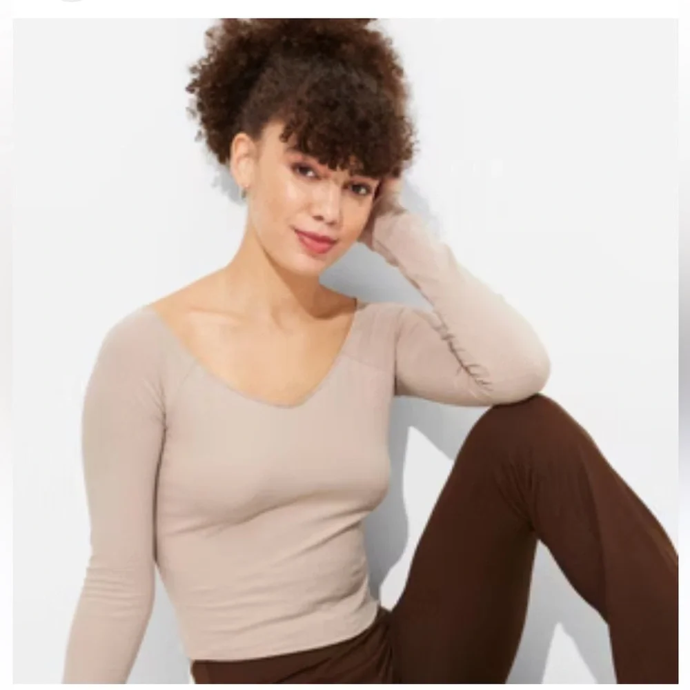 Wild Fable Women’s Long Sleeve V Neck T-Shirt Size XXL
